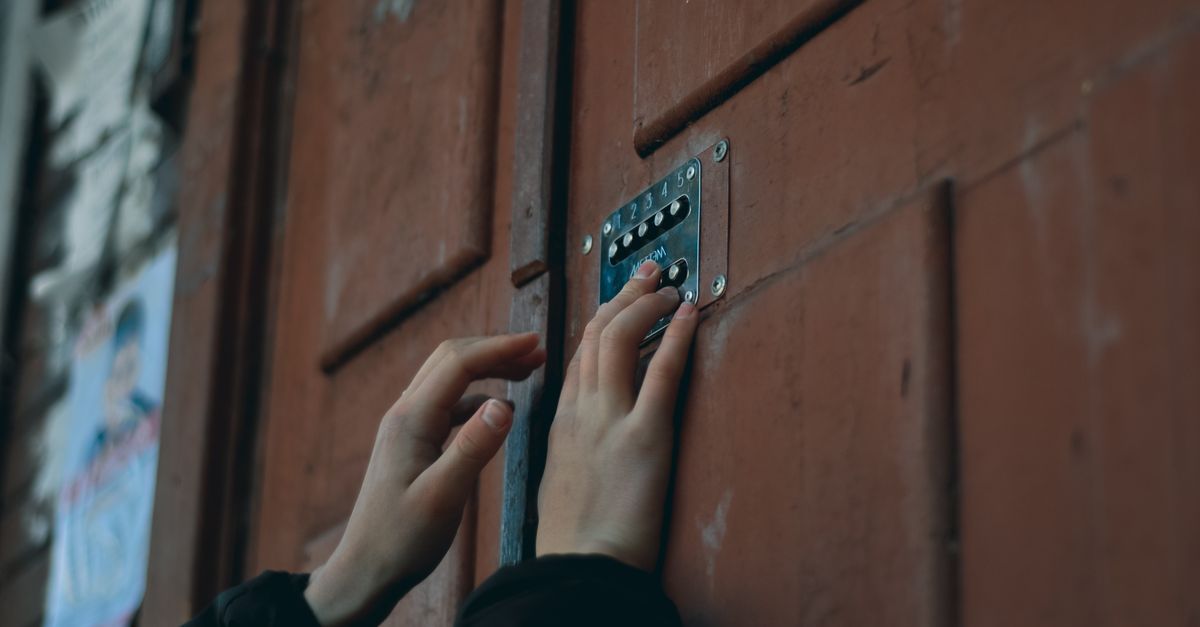 What Actually Happens When You Call Us Locked Out of the House — Jamaica Locksmith Queens